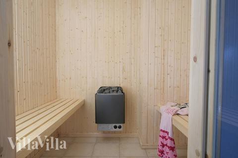 Die Sauna lädt zur Entspannung für die ganze Familie ein