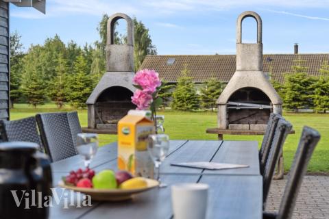 Das Luxusferienhaus Nr. 208 hat eine tolle Terrasse, die mit hochwertigen Gartenmöbeln für 24 Personen ausgestattet ist.