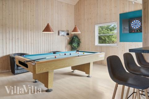 Neben den vielen schönen Stunden, die man im Poolbereich des Hauses verbringen kann, bietet das Luxusferienhaus 208 auch Spielevergnügen bei Billard/Tischtennis und Darts