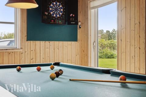 Das Luxusferienhaus 208 für 24 Personen hat einen großen Aktivitätsraum mit u. a. Billard und Darts