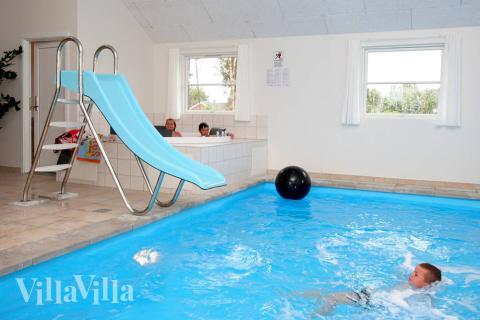 Der große Poolbereich lässt die Herzen von kleinen wie großen Wasserfreunden höher schlagen