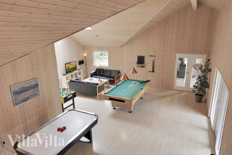 Das Luxusferienhaus 177 für 24 Personen hat einen großen Aktivitätsraum mit u. a. Billard und Darts