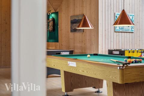 Aktivitätsraum im Luxusferienhaus Nr. 177 mit 9 Schlafzimmern und Platz für 24 Gäste.