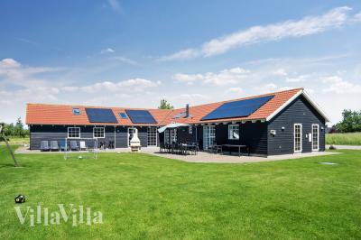 Dieses schöne Poolhaus Nr. 253 mit Platz für 20 Personen liegt in Lolland/Falster/Mön