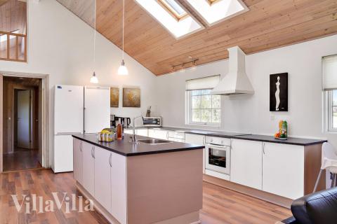 Die Küche in dem Luxusferienhaus Nr. 253 ist so gut ausgestattet, dass man problemlos Mahlzeiten für 20 Personen zubereiten kann.