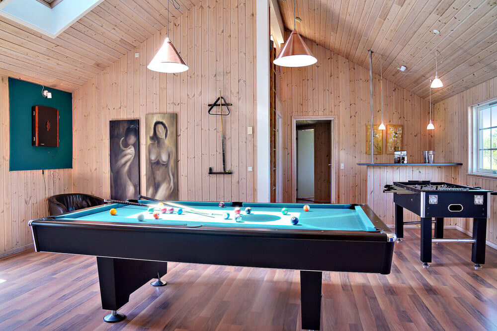 Neben den vielen schönen Stunden, die man im Poolbereich des Hauses verbringen kann, bietet das Luxusferienhaus 253 auch Spielevergnügen bei Billard/Tischtennis und Darts
