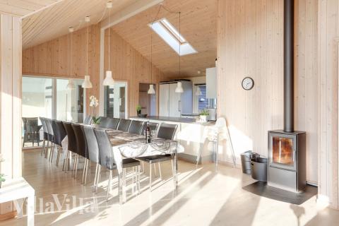 Aufenthaltsraum mit Platz für 18 im Luxusferienhaus Nr. 272.