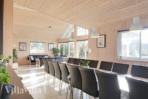 Der Aufenthaltsraum bietet Platz für 18 Personen, wenn ihr das Ferienhaus 272 in Lolland/Falster/Mön besucht.