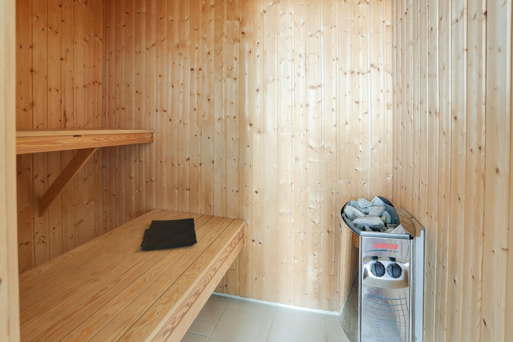 Genießen Sie die heiße Sauna im Luxusferienhaus Nr. 272 für 18 Personen