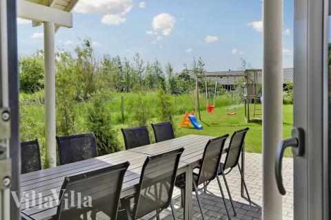 Das Luxusferienhaus Nr. 272 hat eine tolle Terrasse, die mit hochwertigen Gartenmöbeln für 18 Personen ausgestattet ist.