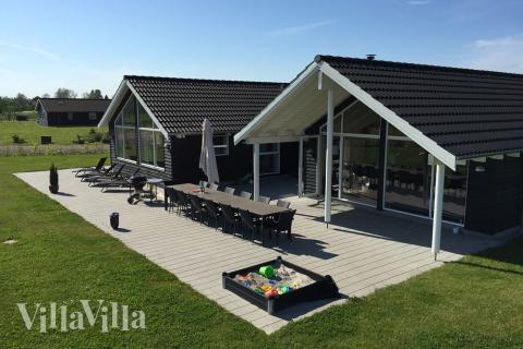 Das Luxusferienhaus Nr. 305 hat eine tolle Terrasse, die mit hochwertigen Gartenmöbeln für 14 Personen ausgestattet ist.