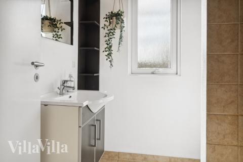 Eines der Badezimmer im Luxusferienhaus Nr. 282