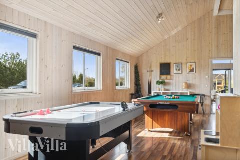 Das Luxusferienhaus 282 für 19 Personen hat einen großen Aktivitätsraum mit u. a. Billard und Darts