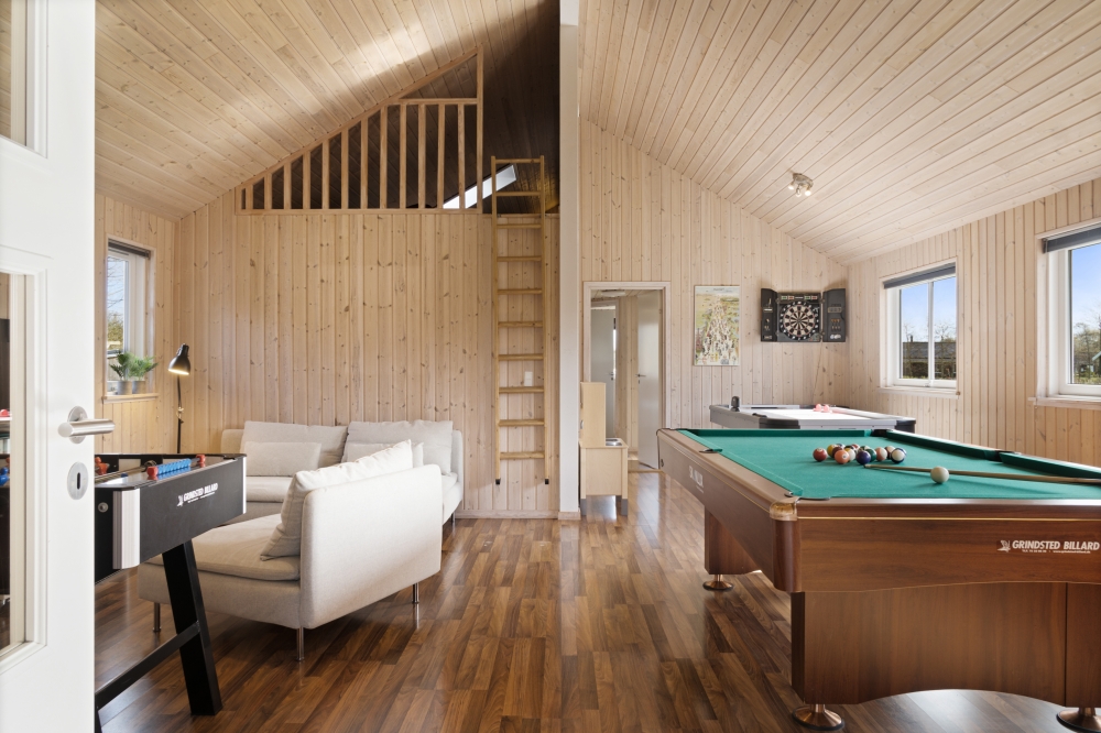 Neben den vielen schönen Stunden, die man im Poolbereich des Hauses verbringen kann, bietet das Luxusferienhaus 282 auch Spielevergnügen bei Billard/Tischtennis und Darts