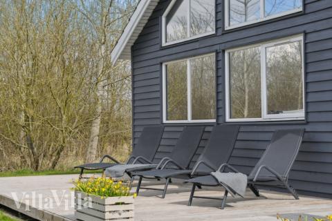 Auf der Terrasse des Ferienhauses Nr. 282 ist Platz für 19 Personen.