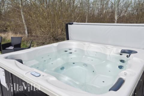 Das Luxusferienhaus Nr. 282 bietet u. a. einen tollen Whirlpool