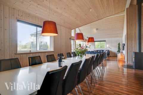 Der Aufenthaltsraum bietet Platz für 18 Personen, wenn ihr das Ferienhaus 285 in Lolland/Falster/Mön besucht.