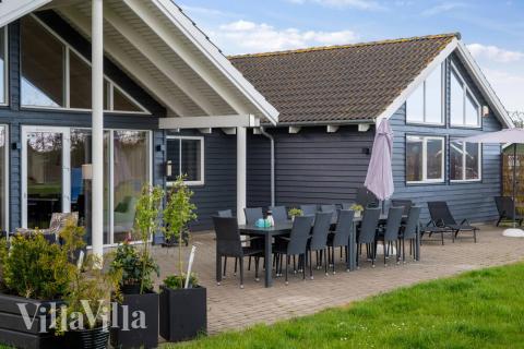Das Luxusferienhaus Nr. 285 hat eine tolle Terrasse, die mit hochwertigen Gartenmöbeln für 18 Personen ausgestattet ist.