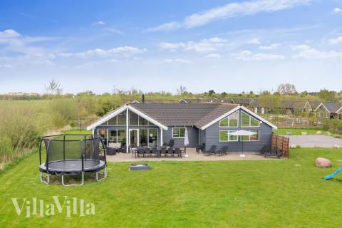 Dieses schöne Poolhaus Nr. 285 mit Platz für 18 Personen liegt in Lolland/Falster/Mön