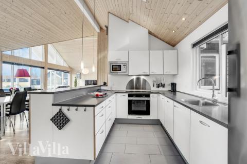 Die Küche in dem Luxusferienhaus Nr. 299 ist so gut ausgestattet, dass man problemlos Mahlzeiten für 16 Personen zubereiten kann.