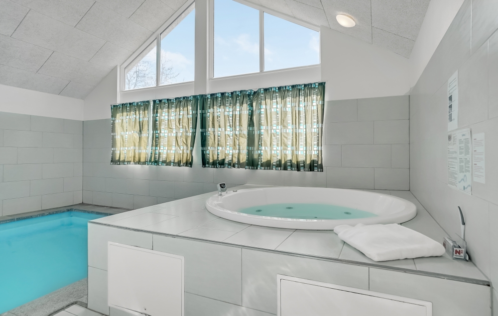 Der schicke Pool im Luxusferienhaus Nr. 299 für 16 Personen