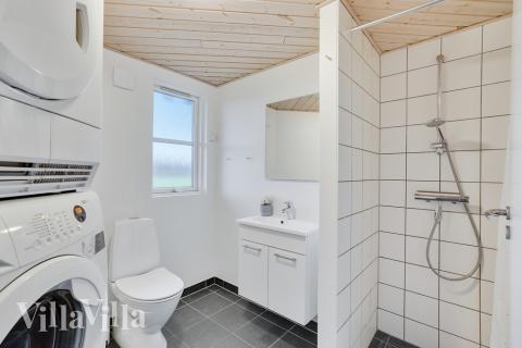 Eines der Badezimmer im Luxusferienhaus Nr. 206