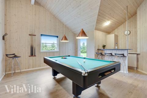 Das Luxusferienhaus 206 für 24 Personen hat einen großen Aktivitätsraum mit u. a. Billard und Darts