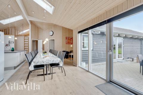 Aufenthaltsraum mit Platz für 24 im Luxusferienhaus Nr. 206.