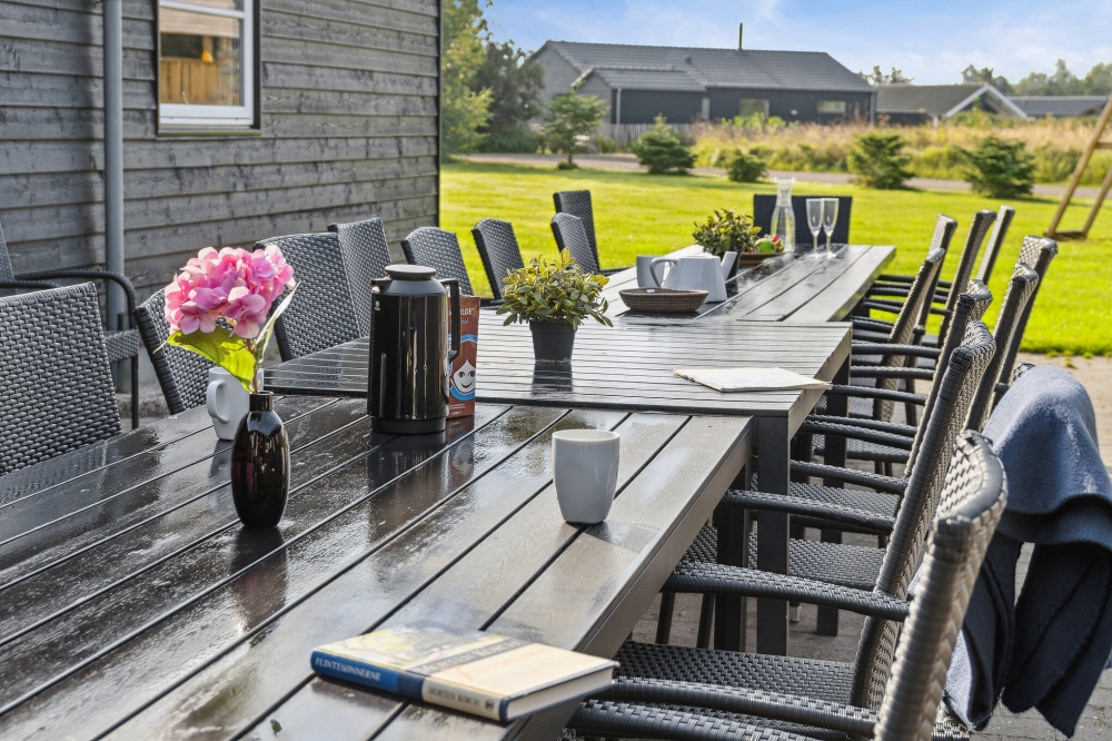 Genießen Sie einen Grillabend auf der Terrasse des Luxusferienhauses Nr. 206 in Lolland/Falster/Mön