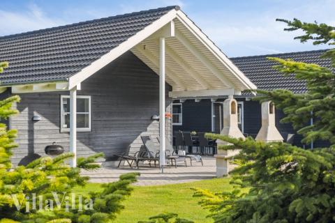 Das Luxusferienhaus Nr. 206 hat eine tolle Terrasse, die mit hochwertigen Gartenmöbeln für 24 Personen ausgestattet ist.