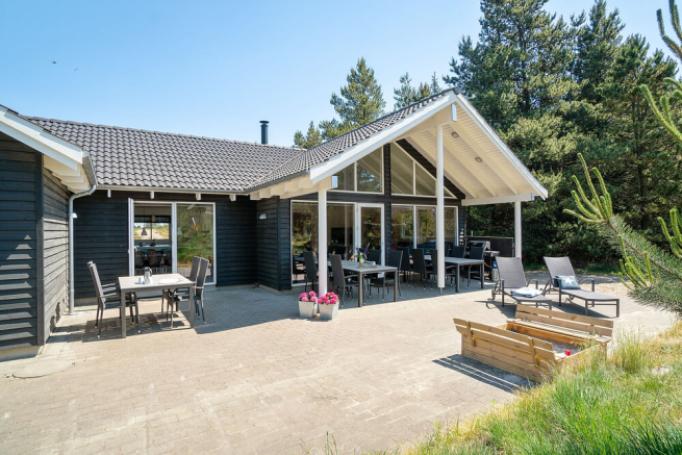 Das Luxusferienhaus Nr. 273 hat eine tolle Terrasse, die mit hochwertigen Gartenmöbeln für 18 Personen ausgestattet ist.