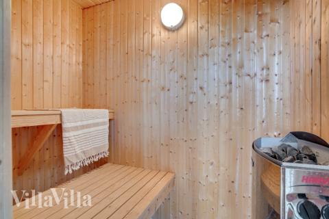 Genießen Sie die heiße Sauna im Luxusferienhaus Nr. 273 für 18 Personen