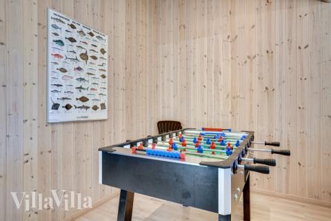 Das Luxusferienhaus 273 für 18 Personen hat einen großen Aktivitätsraum mit u. a. Billard und Darts