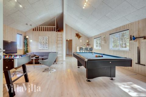 Neben den vielen schönen Stunden, die man im Poolbereich des Hauses verbringen kann, bietet das Luxusferienhaus 273 auch Spielevergnügen bei Billard/Tischtennis und Darts