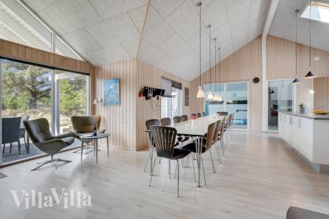 Aufenthaltsraum mit Platz für 18 im Luxusferienhaus Nr. 273.