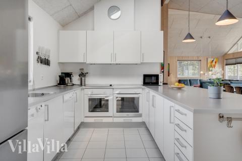 Die Küche in dem Luxusferienhaus Nr. 273 ist so gut ausgestattet, dass man problemlos Mahlzeiten für 18 Personen zubereiten kann.