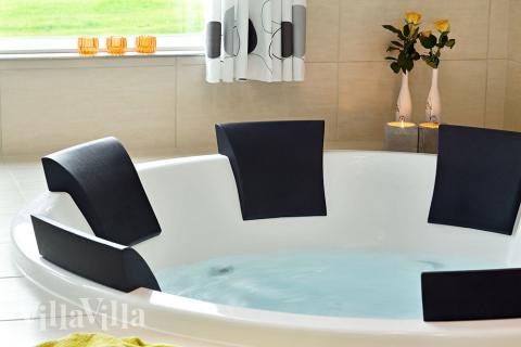 Der elegante Whirlpool lädt Sie dazu ein, es sich einfach gut gehen zu lassen