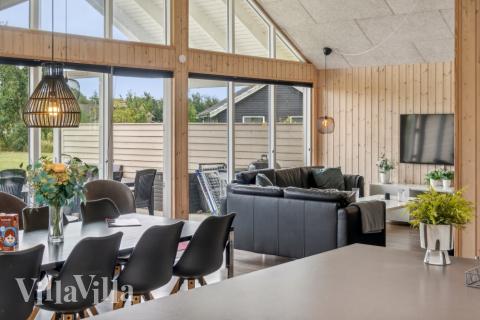 Aufenthaltsraum mit Platz für 16 im Luxusferienhaus Nr. 306.