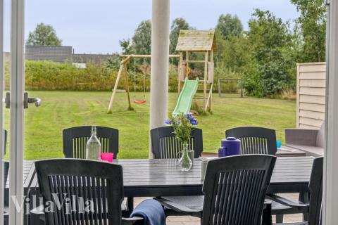 Das Luxusferienhaus Nr. 306 hat eine tolle Terrasse, die mit hochwertigen Gartenmöbeln für 16 Personen ausgestattet ist.