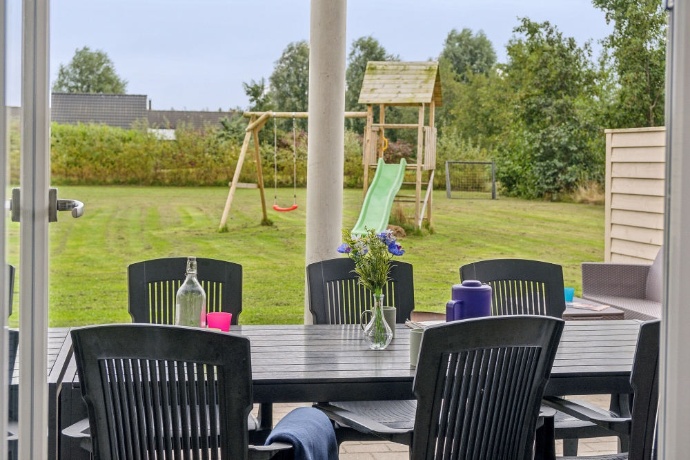 Das Luxusferienhaus Nr. 306 hat eine tolle Terrasse, die mit hochwertigen Gartenmöbeln für 16 Personen ausgestattet ist.
