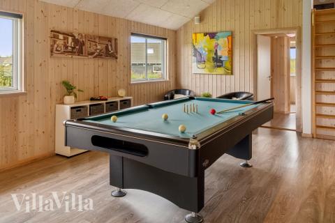 Neben den vielen schönen Stunden, die man im Poolbereich des Hauses verbringen kann, bietet das Luxusferienhaus 306 auch Spielevergnügen bei Billard/Tischtennis und Darts