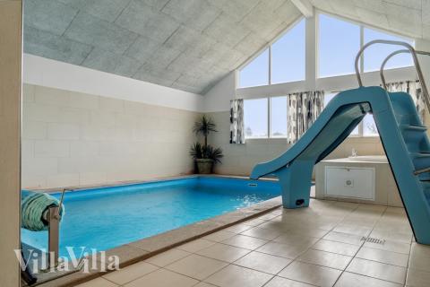 Der schicke Pool im Luxusferienhaus Nr. 306 für 16 Personen