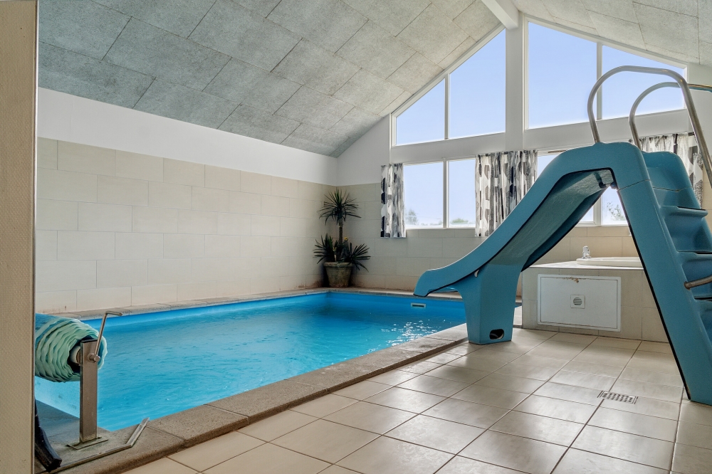 Der schicke Pool im Luxusferienhaus Nr. 306 für 16 Personen