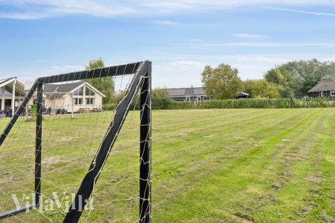 Neben den vielen schönen Stunden, die man im Poolbereich des Hauses verbringen kann, bietet das Luxusferienhaus 306 auch zahlreiche Freizeitangebote im Freien