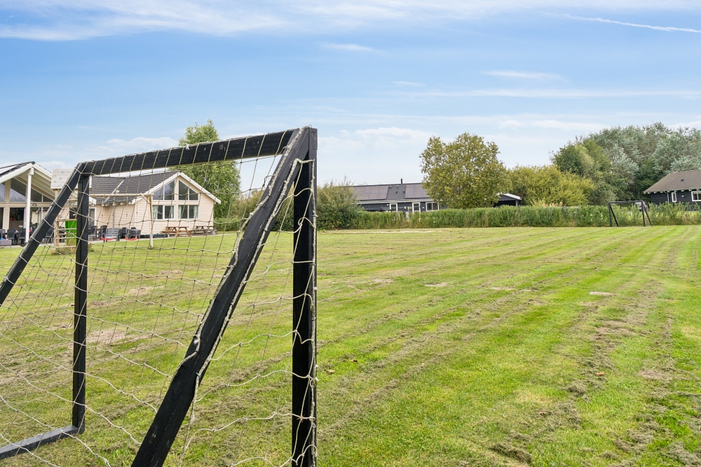 Neben den vielen schönen Stunden, die man im Poolbereich des Hauses verbringen kann, bietet das Luxusferienhaus 306 auch zahlreiche Freizeitangebote im Freien