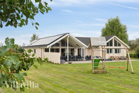 Dieses schöne Poolhaus Nr. 306 mit Platz für 16 Personen liegt in Lolland/Falster/Mön