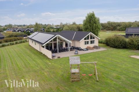 Dieses schicke Poolhaus Nr. 306 liegt in Lolland/Falster/Mön und bietet Platz für 16 Personen.