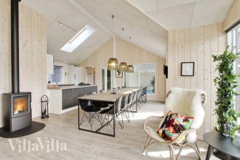 Das Wohnzimmer ist wundervoll lichtdurchflutet und geräumig und bildet denn natürlichen Sammelpunkt der Anlage