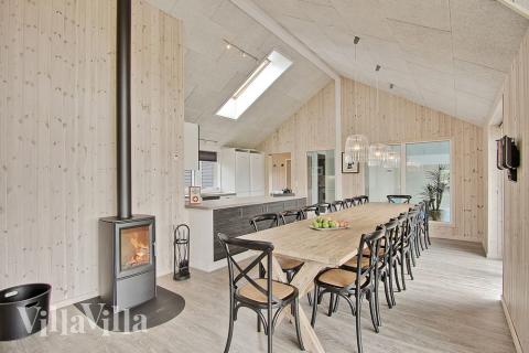 Das Wohnzimmer ist wundervoll lichtdurchflutet und geräumig und bildet denn natürlichen Sammelpunkt der Anlage