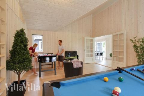 Fußballverrückte tragen die WM am Kickertisch aus